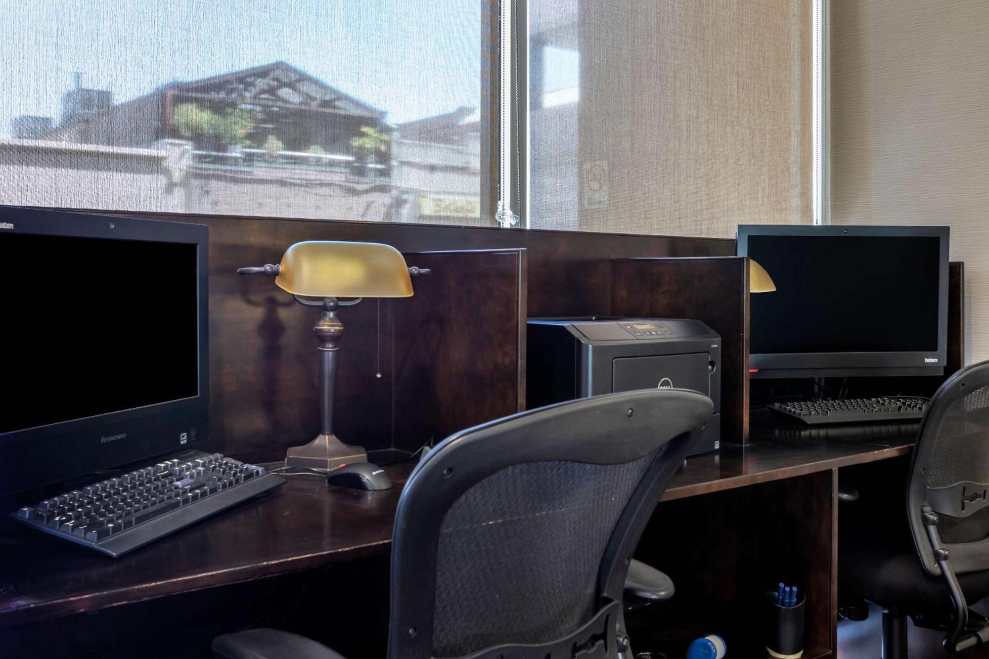 Comfort Suites Visalia - Convention Center Екстер'єр фото