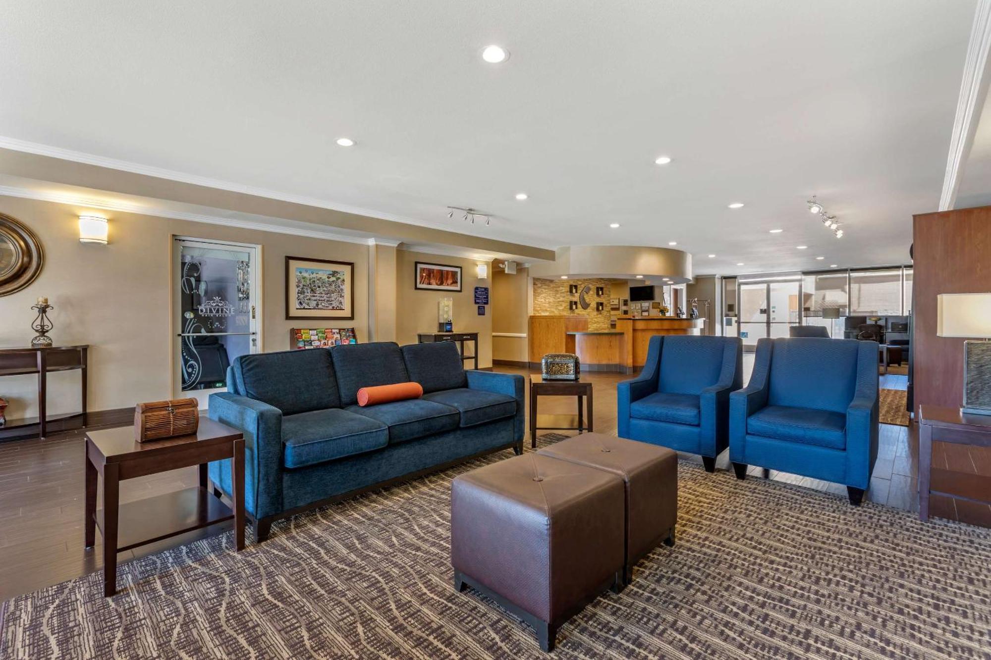 Comfort Suites Visalia - Convention Center Екстер'єр фото