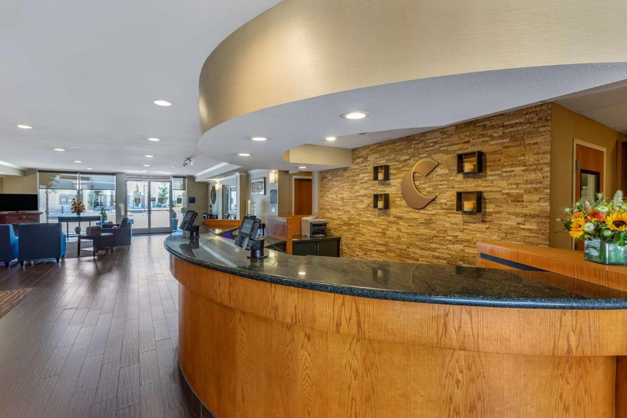 Comfort Suites Visalia - Convention Center Екстер'єр фото