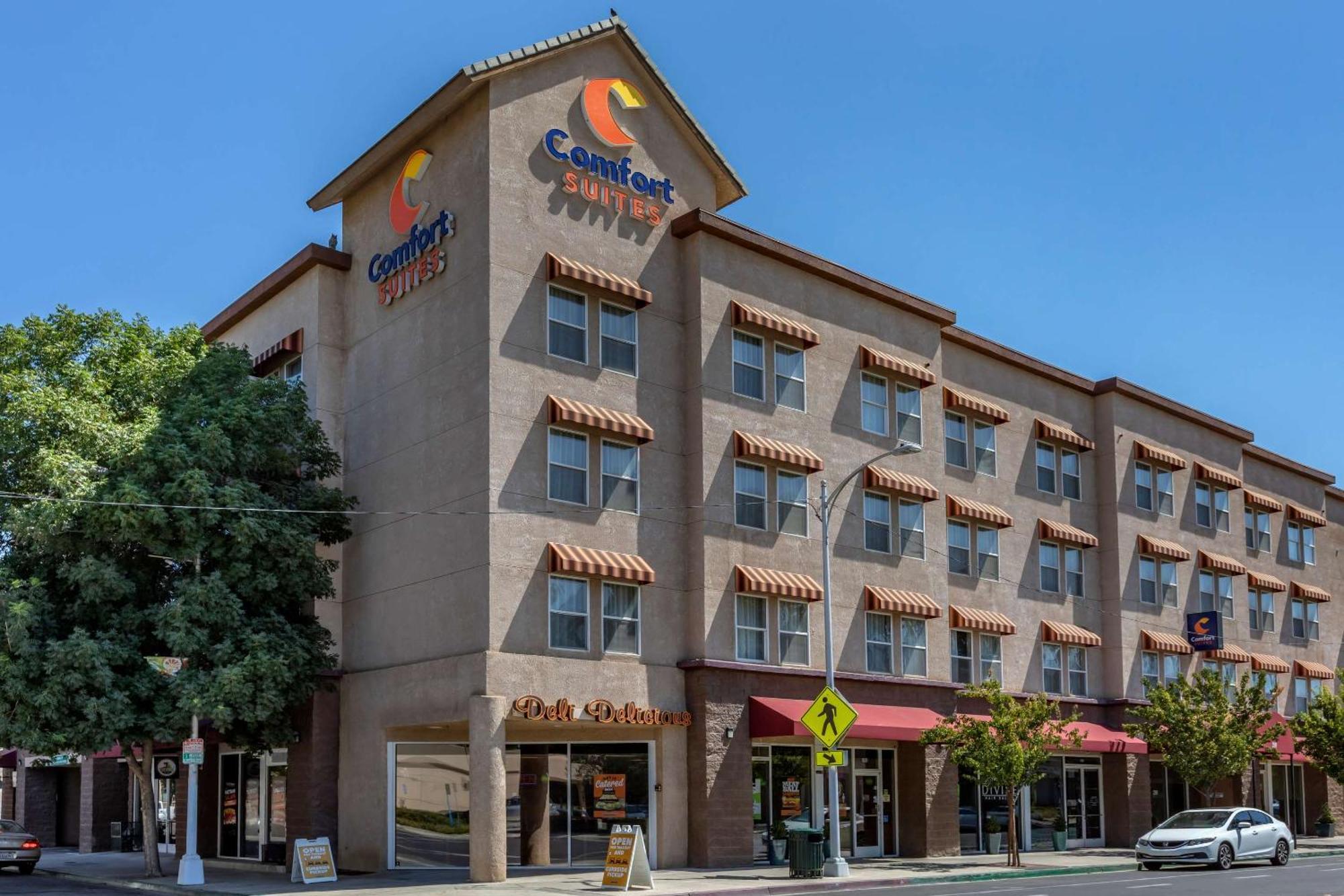 Comfort Suites Visalia - Convention Center Екстер'єр фото